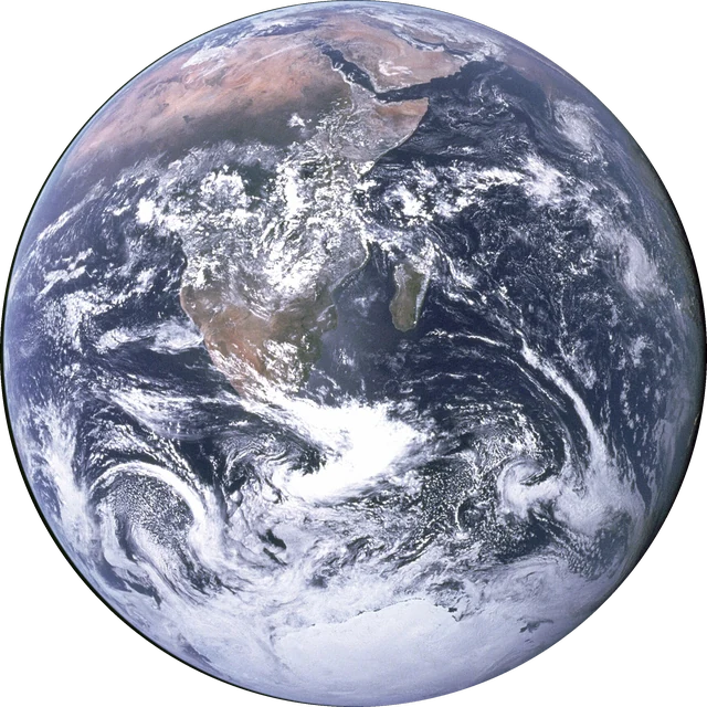 A Terra vista do espaço na foto Blue Marble, com a África, oceanos azuis, nuvens brancas e a Antártida